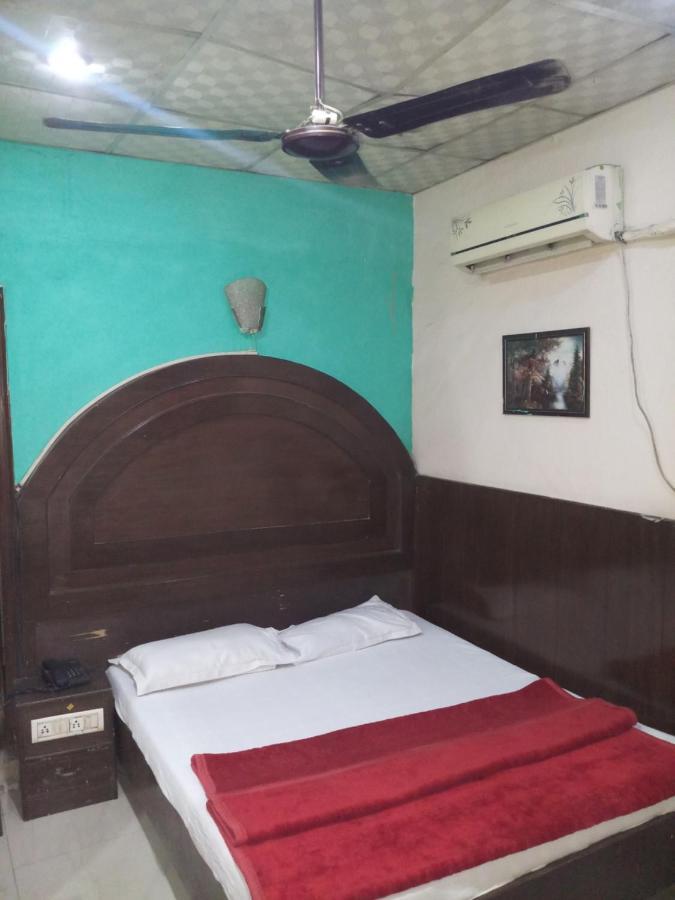 Hotel Diplomat Inn New Delhi Exteriör bild